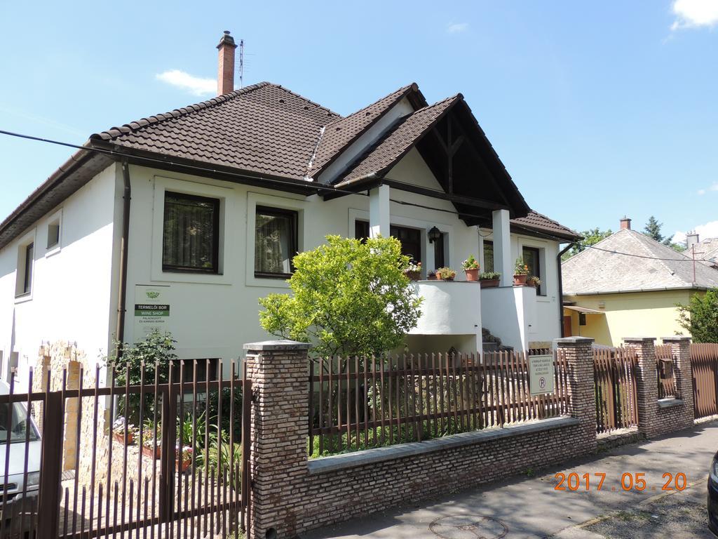 Eszter Apartman Eger Extérieur photo