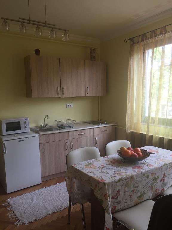 Eszter Apartman Eger Extérieur photo