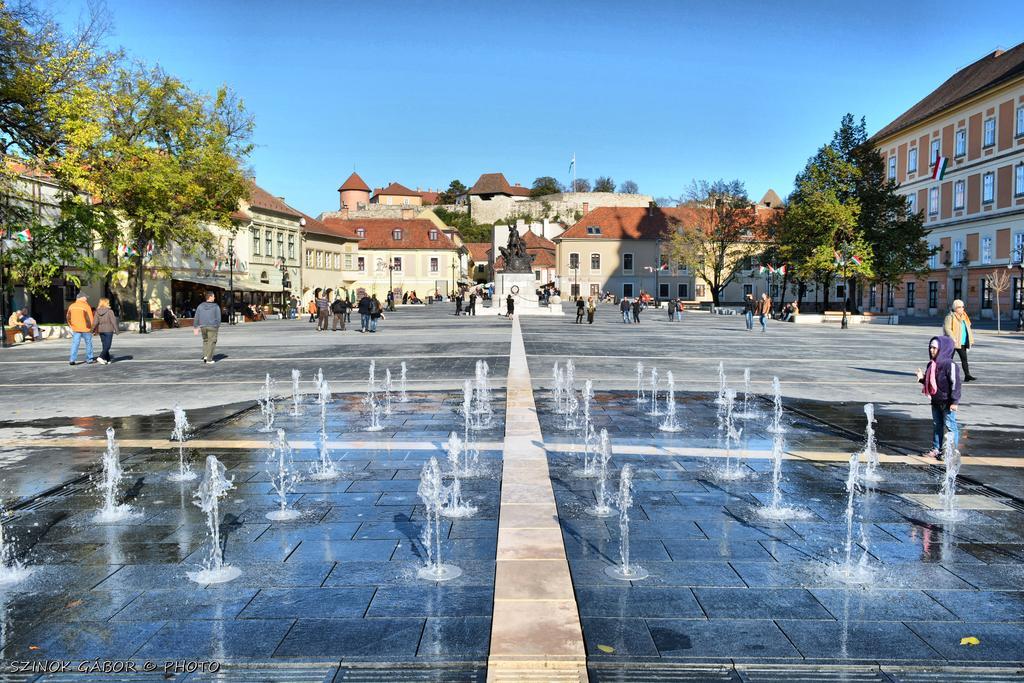 Eszter Apartman Eger Extérieur photo