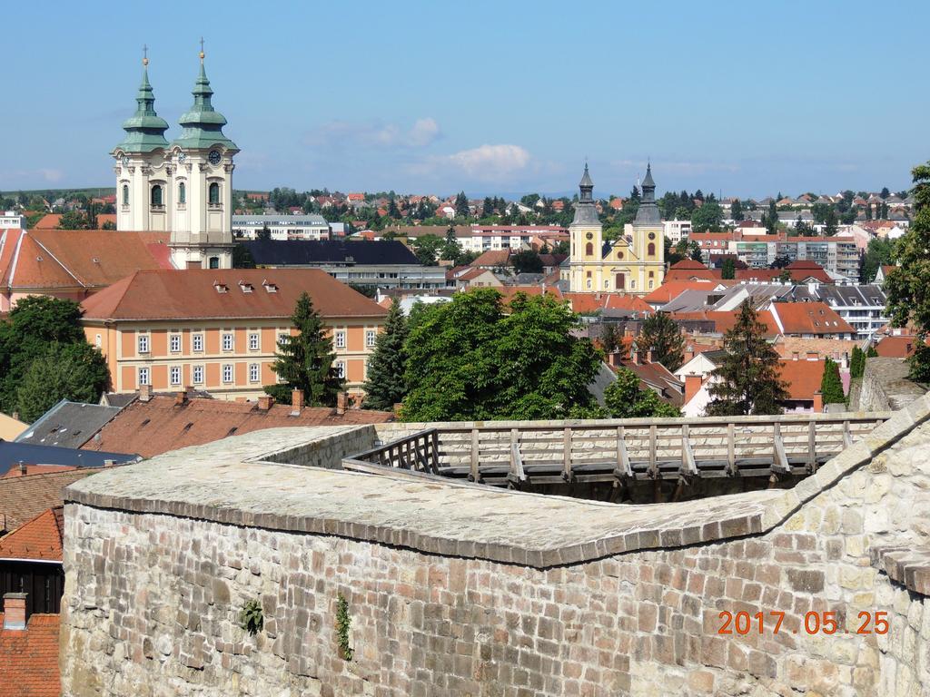 Eszter Apartman Eger Extérieur photo