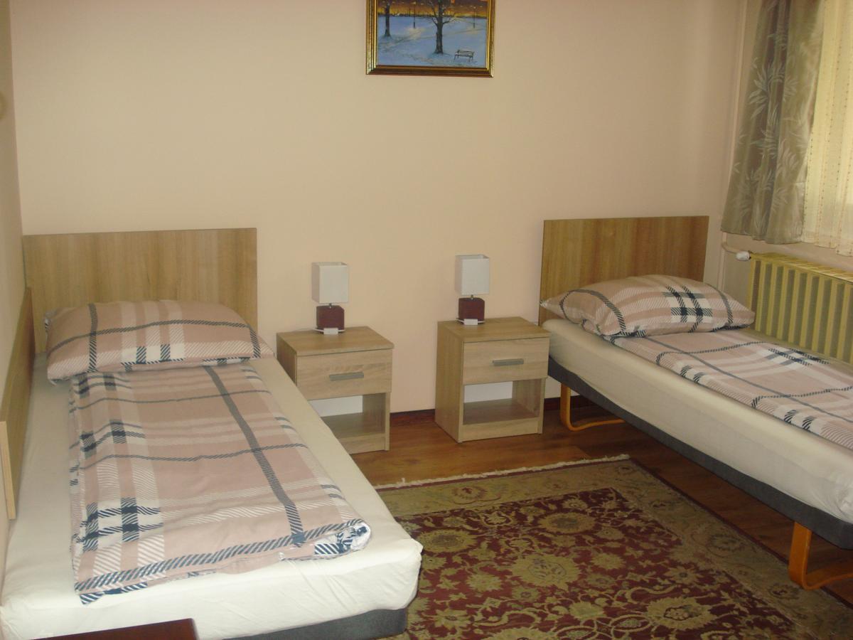Eszter Apartman Eger Extérieur photo