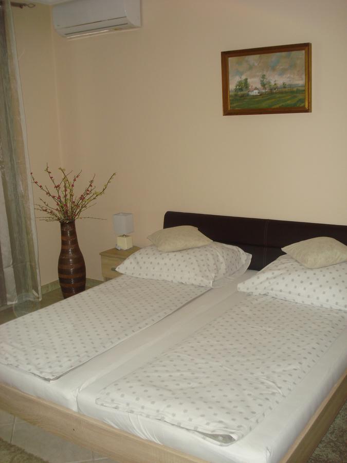 Eszter Apartman Eger Extérieur photo